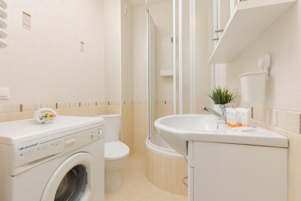 Metro Kabaty Lovely Studio Apartment By Noclegi Renters Warsawa Bagian luar foto